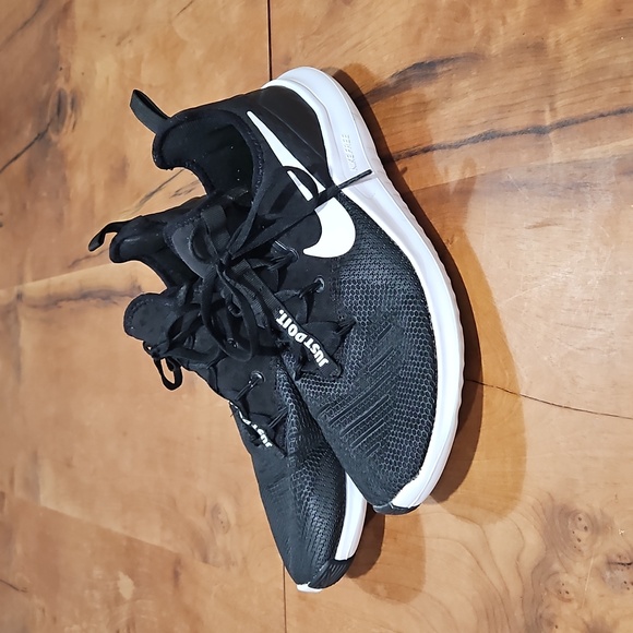 Nike Freerunner Black and White Running Sneakers. Sz 9.5wms - Picture 2 of 6